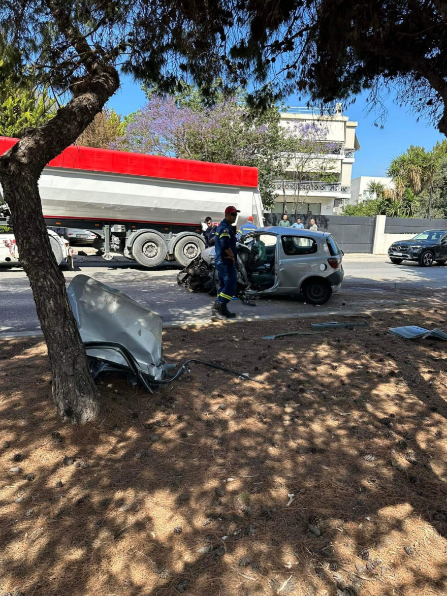 Καβούρι: Νεκρός 37χρονος σε τροχαίο δυστύχημα - Δείτε φωτογραφίες