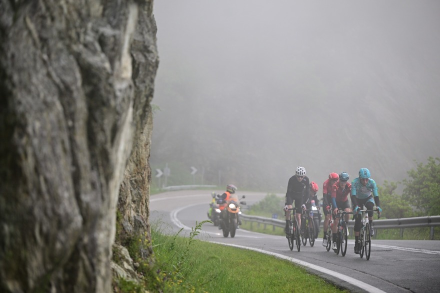Ο Φέλιξ Ρίτσινγκερ τη γαλάζια φανέλα στο 2ο ετάπ του  Διεθνή Ποδηλατικού Γύρου Ελλάδας 2024 
