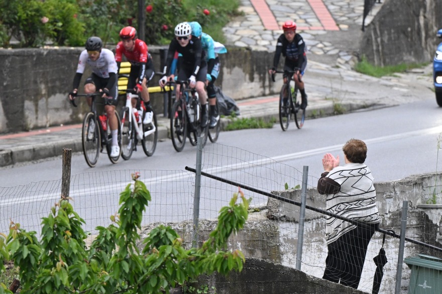 Ο Φέλιξ Ρίτσινγκερ τη γαλάζια φανέλα στο 2ο ετάπ του  Διεθνή Ποδηλατικού Γύρου Ελλάδας 2024 