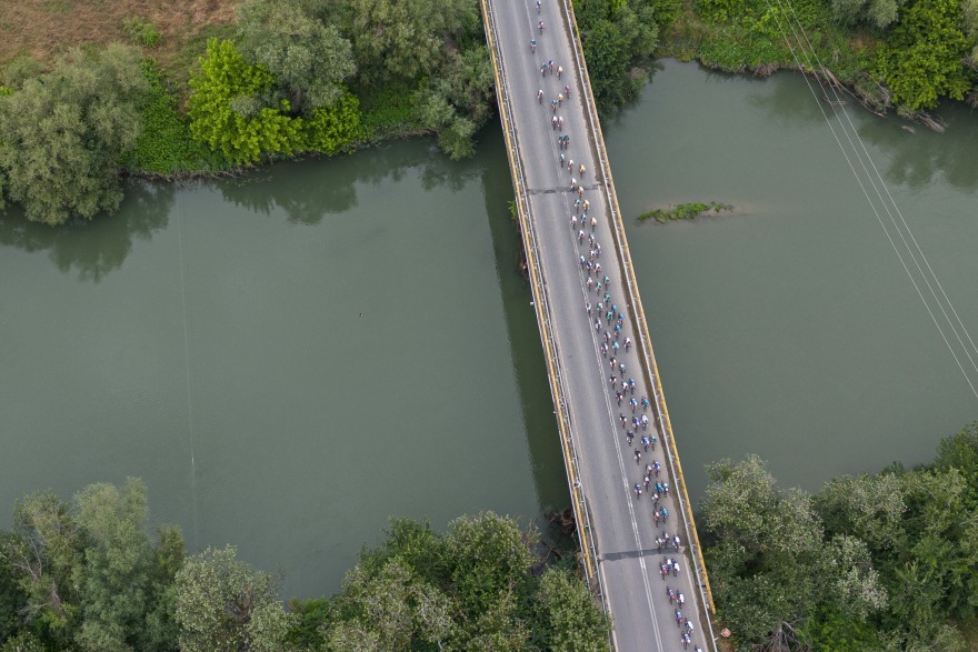 Ο Φέλιξ Ρίτσινγκερ τη γαλάζια φανέλα στο 2ο ετάπ του  Διεθνή Ποδηλατικού Γύρου Ελλάδας 2024 