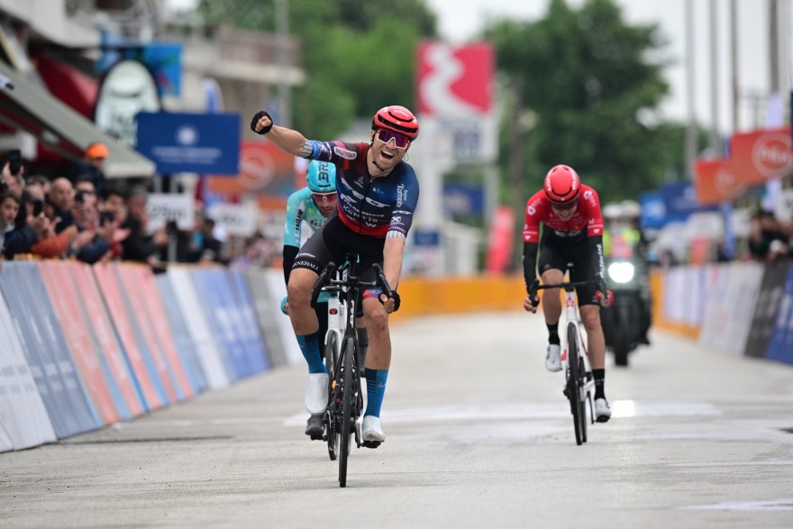 Ο Φέλιξ Ρίτσινγκερ τη γαλάζια φανέλα στο 2ο ετάπ του  Διεθνή Ποδηλατικού Γύρου Ελλάδας 2024 