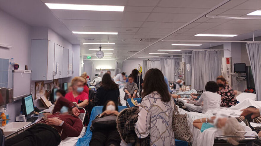 Νοσοκομείο Γεώργιος Γεννηματάς: Τι απαντά η 1η ΥΠΕ για τις φωτογραφίες με τα φορεία στο παθολογικό ιατρείο των ΤΕΠ