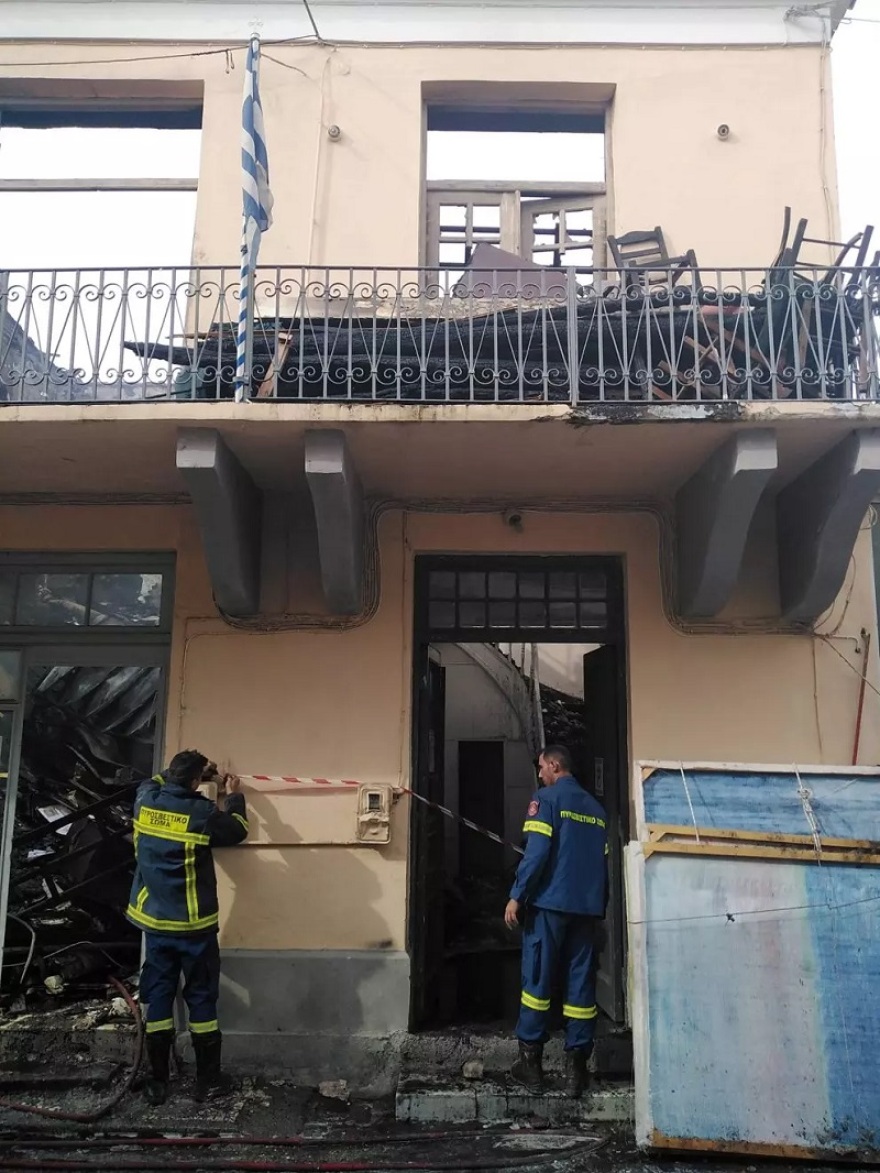 Λέσβος: Καταστράφηκε από πυρκαγιά το Πνευματικό Κέντρο Καλλονής - Στάχτη 6,5 χιλιάδες τόμοι σπάνιων βιβλίων