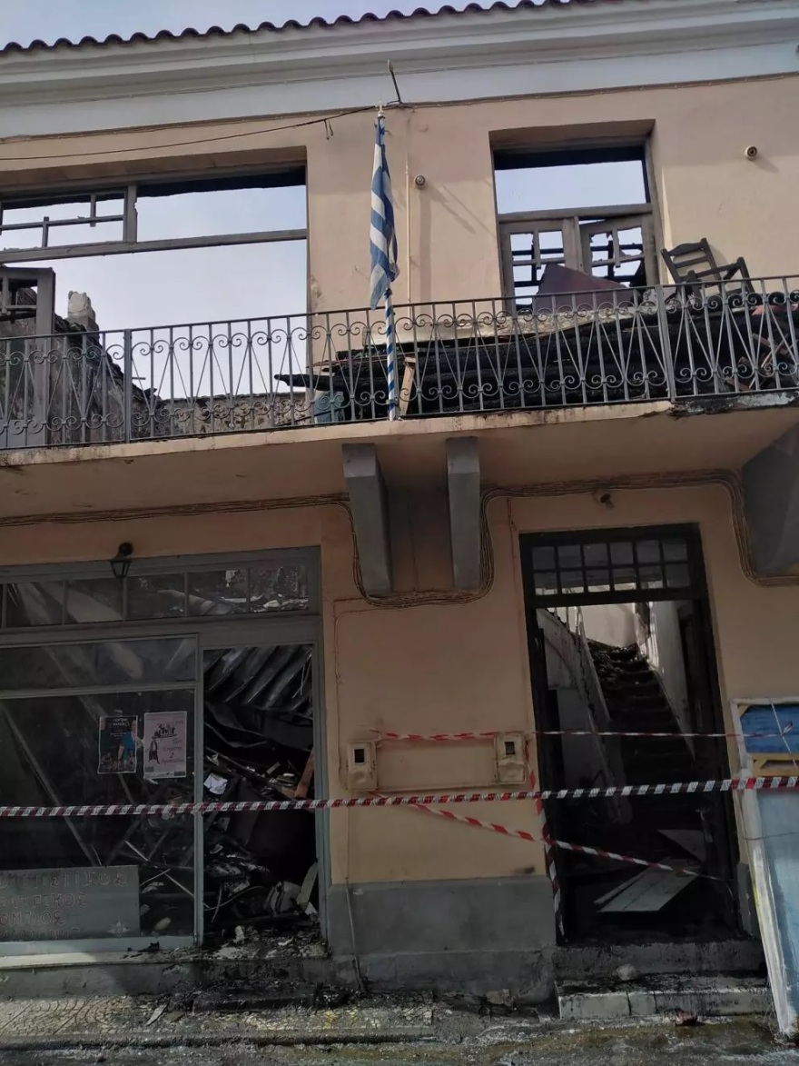 Λέσβος: Καταστράφηκε από πυρκαγιά το Πνευματικό Κέντρο Καλλονής - Στάχτη 6,5 χιλιάδες τόμοι σπάνιων βιβλίων