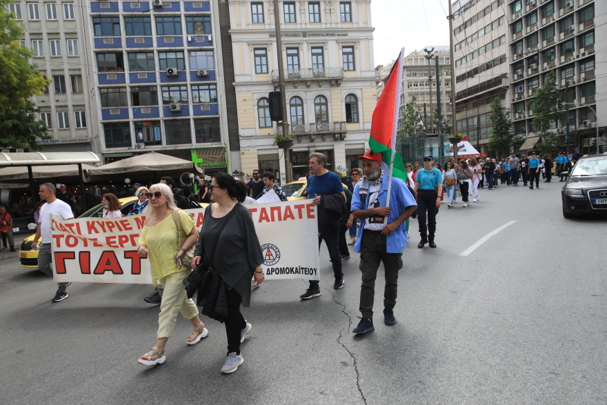 Σε εξέλιξη η πορεία υγειονομικών στην Αθήνα - Ποιοι δρόμοι είναι μποτιλιαρισμένοι