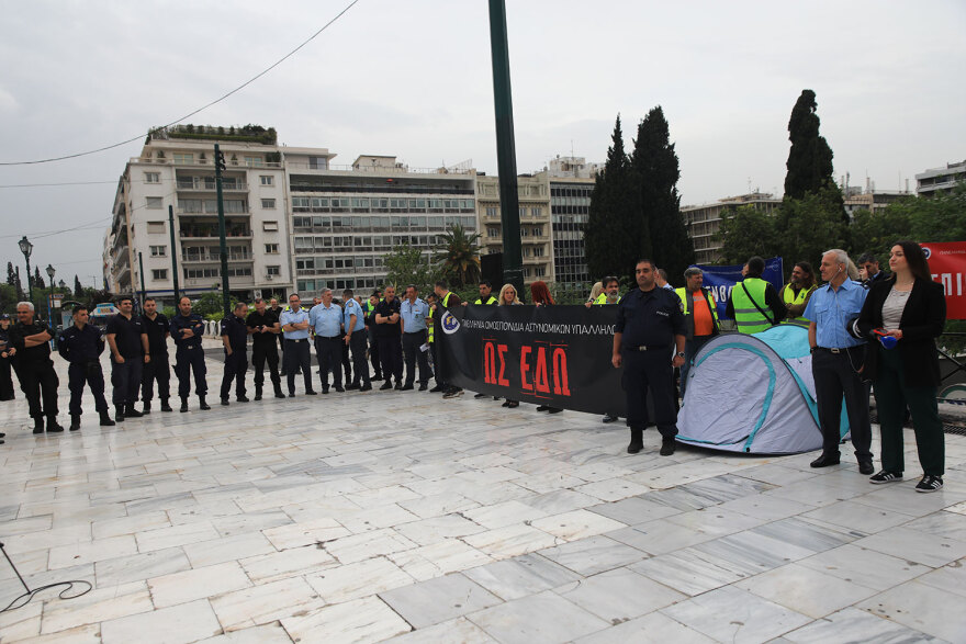 Αστυνομικοί: Διαμαρτυρία στο Σύνταγμα με σκηνές για τη μείωση της αποζημίωσης διανυκτέρευσης