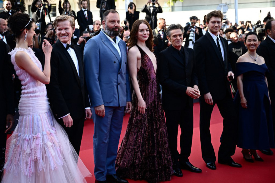 Γιώργος Λάνθιμος: Η παγκόσμια πρεμιέρα της νέας του ταινίας στις Κάννες - Δείτε βίντεο και φωτογραφίες