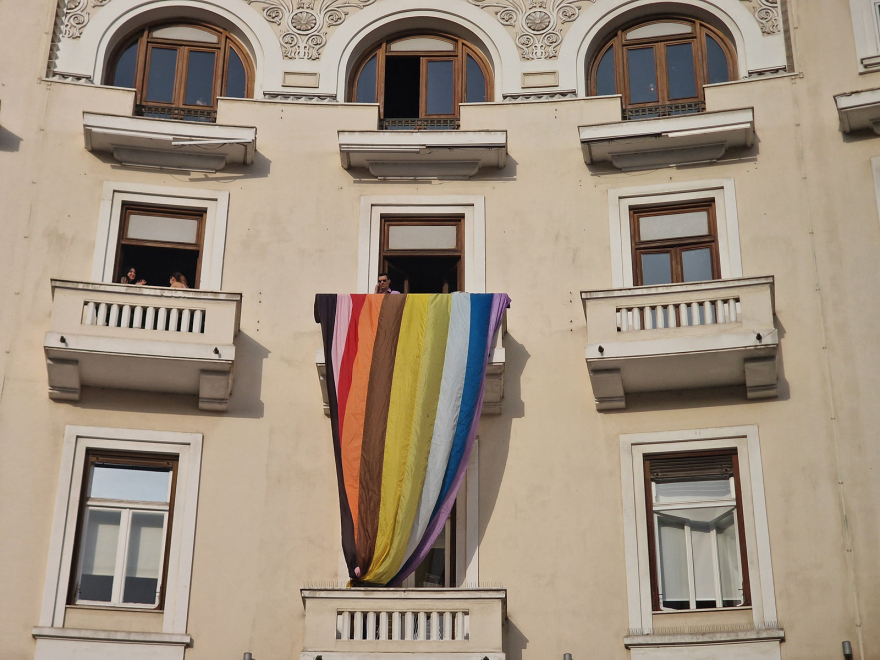 Θεσσαλονίκη: «Παίρνουμε πίσω την Αριστοτέλους» - Συγκέντρωση μελών της ΛΟΑΤΚΙ κοινότητας έξω από το Ολύμπιον