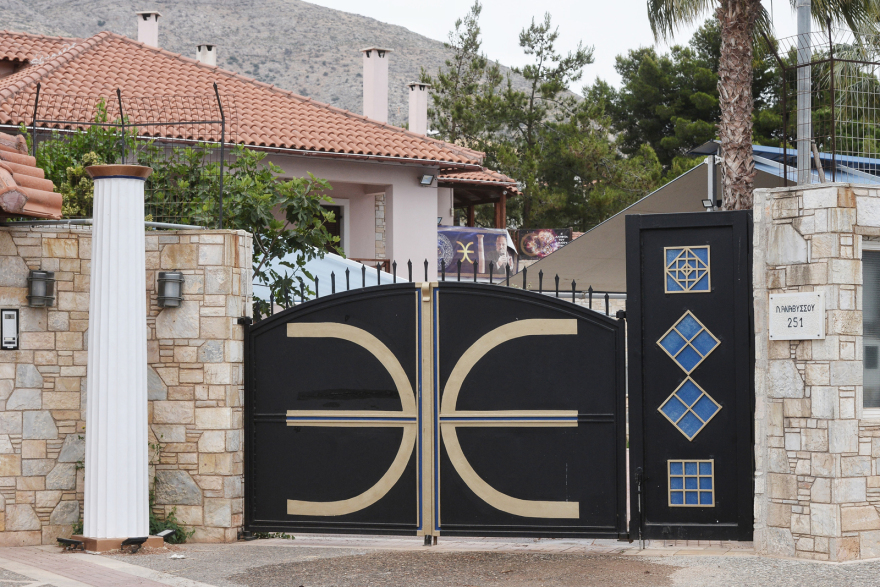 Αρτέμης Σώρρας: Η βίλα-αρχηγείο στο Λαγονήσι, ο πλειστηριασμός και ο ξυλοδαρμός