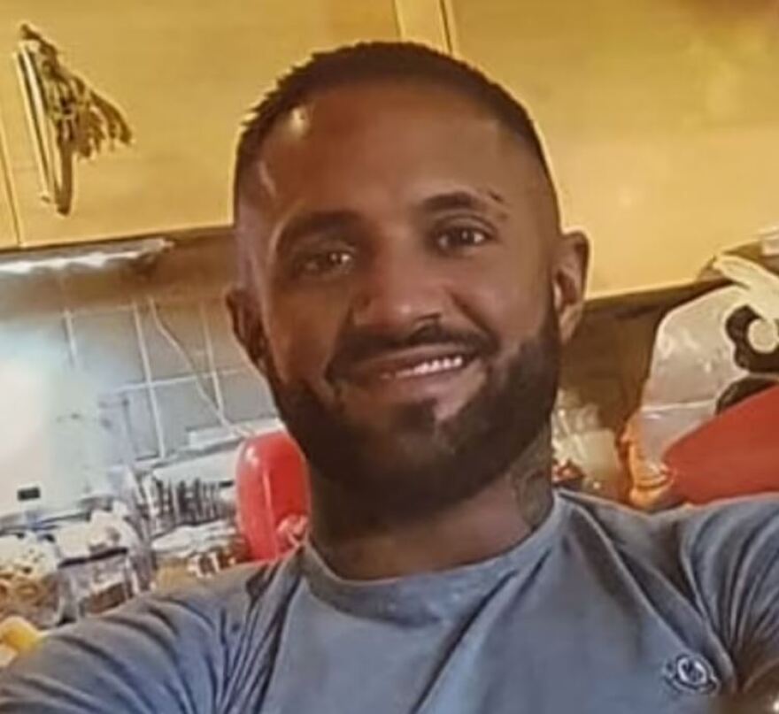 Βρετανία: Τραγικός θάνατος για 26χρονη χορεύτρια - Πέθανε σε σεξουαλικό παιχνίδι με πνιγμό, ο σύντροφός της αυτοκτόνησε