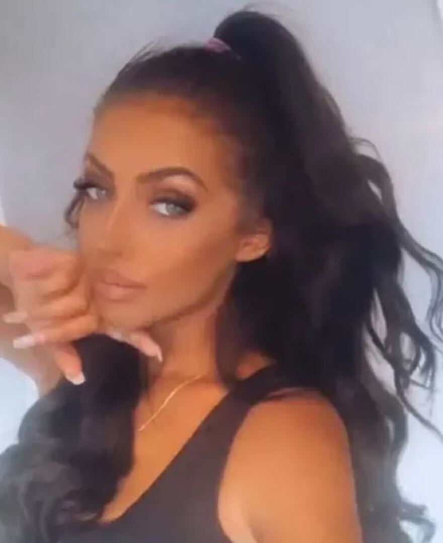 Βρετανία: Τραγικός θάνατος για 26χρονη χορεύτρια - Πέθανε σε σεξουαλικό παιχνίδι με πνιγμό, ο σύντροφός της αυτοκτόνησε