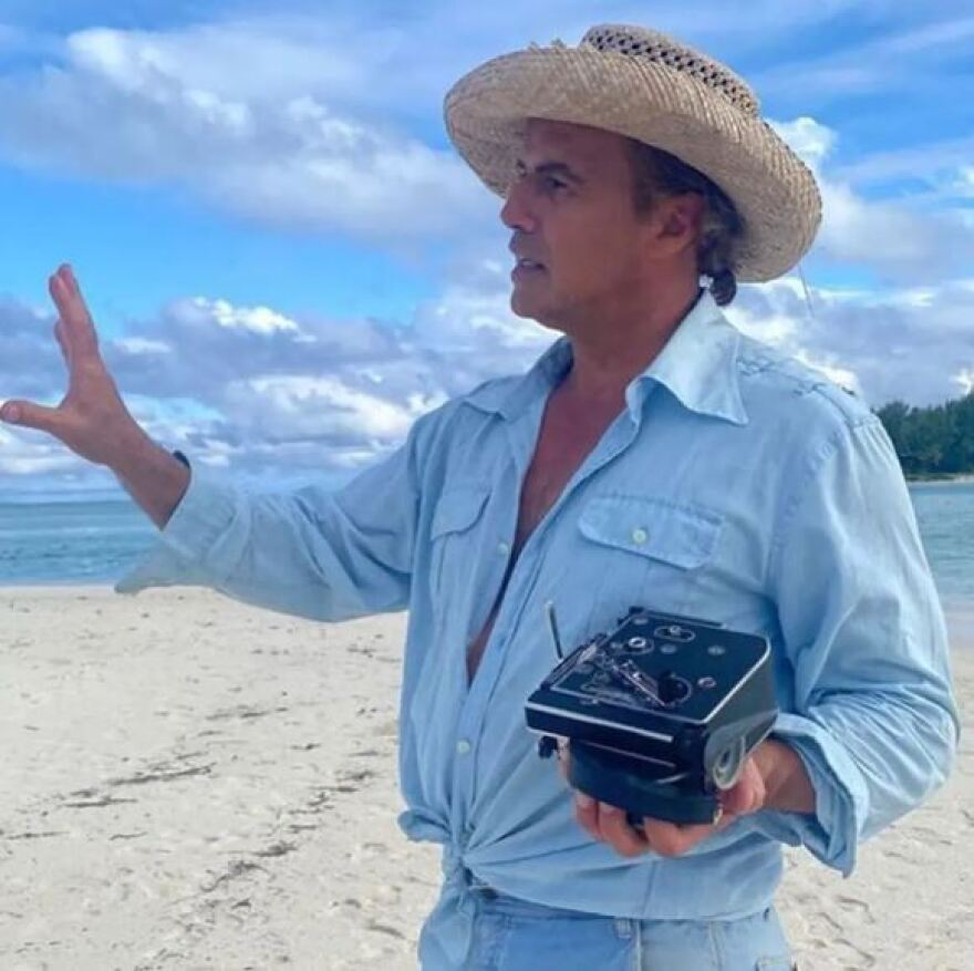 Μπίλι Ζέιν: Η εντυπωσιακή ομοιότητα με τον Μάρλον Μπράντο στην ταινία για τον μεγάλο ηθοποιό