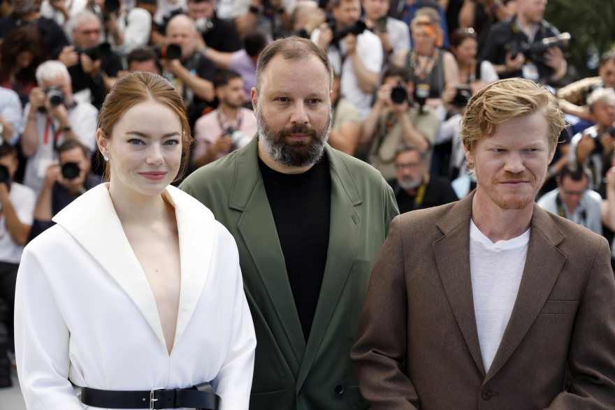 Γιώργος Λάνθιμος: Στο photocall των Καννών μαζί με το καστ του Kinds of Kindness