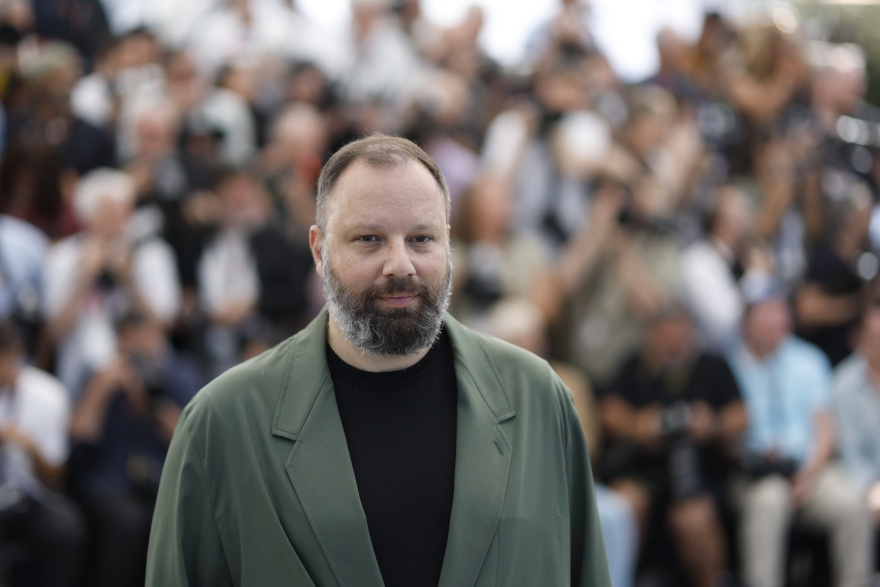 Γιώργος Λάνθιμος: Στο photocall των Καννών μαζί με το καστ του Kinds of Kindness