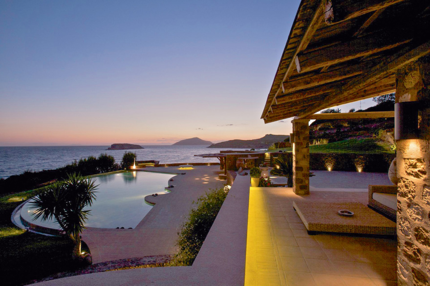 Ξανά στο σφυρί η Βίλα Μεταξά στο Σούνιο - Η θέα «Ναός του Ποσειδώνα» κοστίζει €12 εκατ.