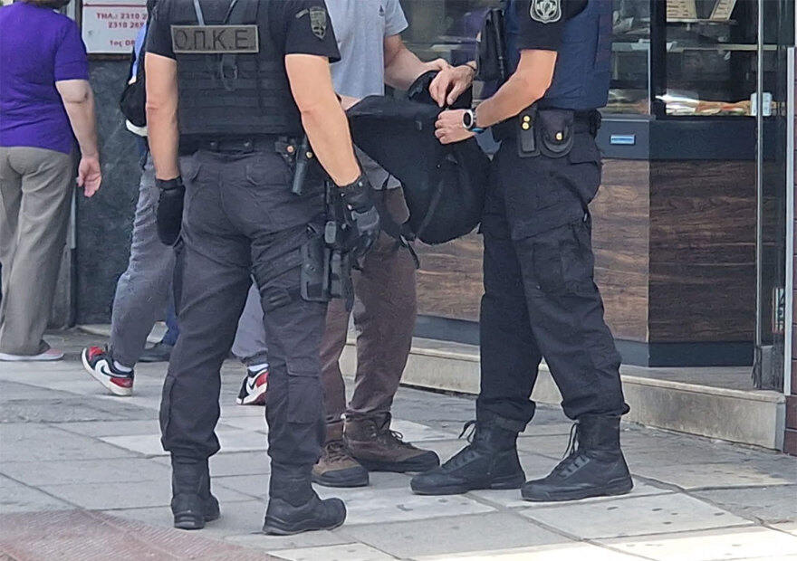 Θεσσαλονίκη: Επί ποδός η ΕΛΑΣ για το ντέρμπι - Συνελήφθη οπαδός που είχε πάνω του σπάθα  