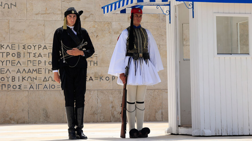 Οι εύζωνες φόρεσαν ποντιακά - Δείτε πώς η Προεδρική Φρουρά τίμησε τη Γενοκτονία των Ποντίων 