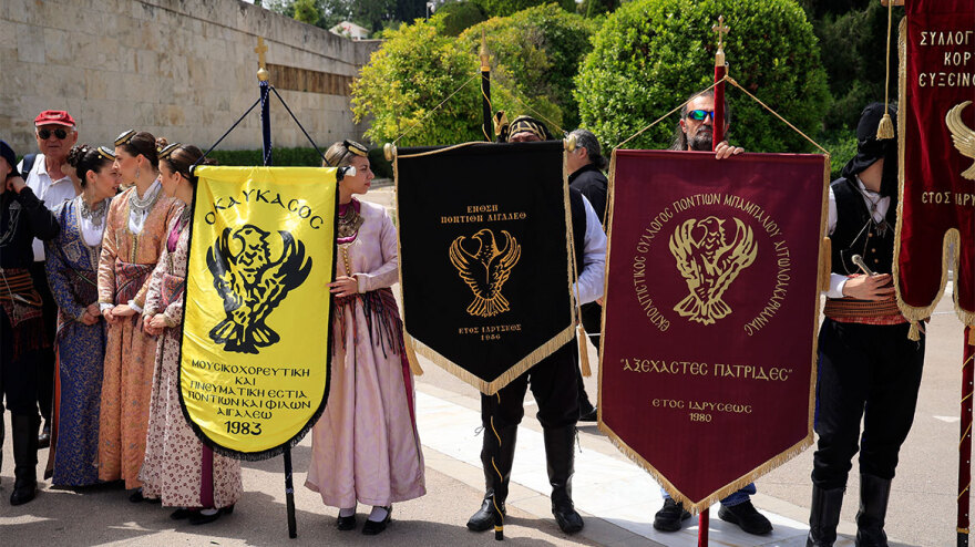 Οι εύζωνες φόρεσαν ποντιακά - Δείτε πώς η Προεδρική Φρουρά τίμησε τη Γενοκτονία των Ποντίων 