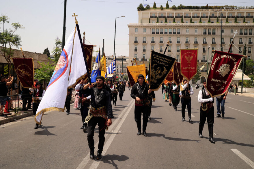 Οι εύζωνες φόρεσαν ποντιακά - Δείτε πώς η Προεδρική Φρουρά τίμησε τη Γενοκτονία των Ποντίων 