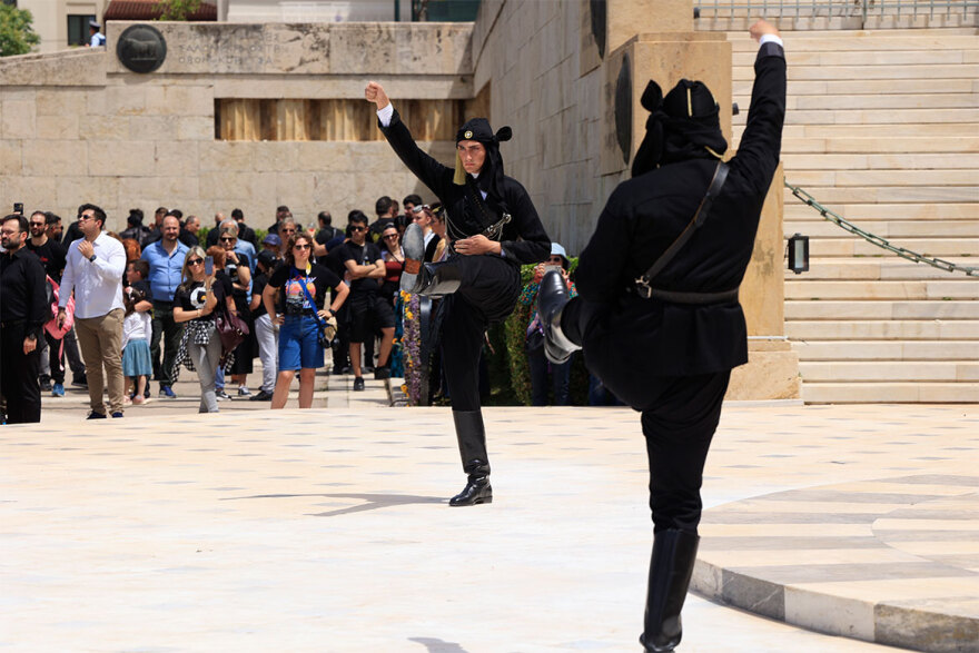 Οι εύζωνες φόρεσαν ποντιακά - Δείτε πώς η Προεδρική Φρουρά τίμησε τη Γενοκτονία των Ποντίων 
