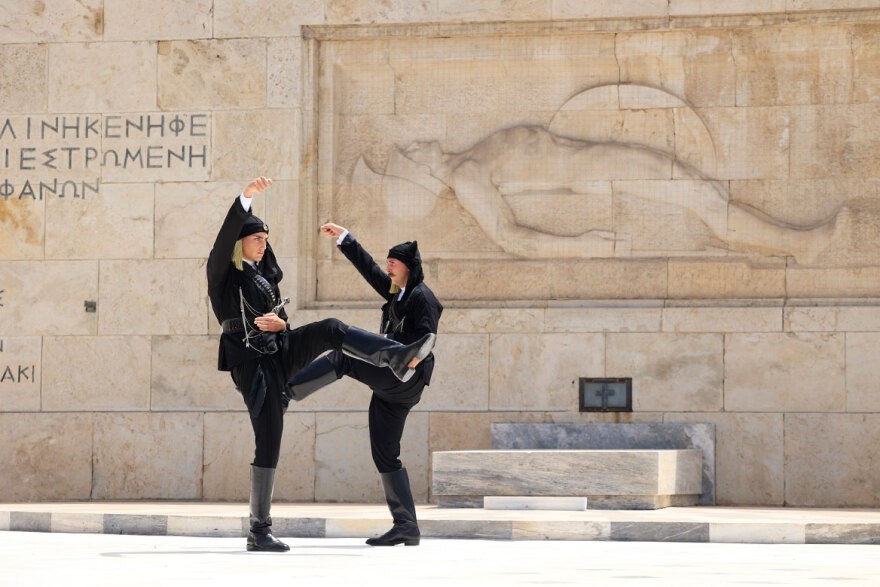 Οι εύζωνες φόρεσαν ποντιακά - Δείτε πώς η Προεδρική Φρουρά τίμησε τη Γενοκτονία των Ποντίων 