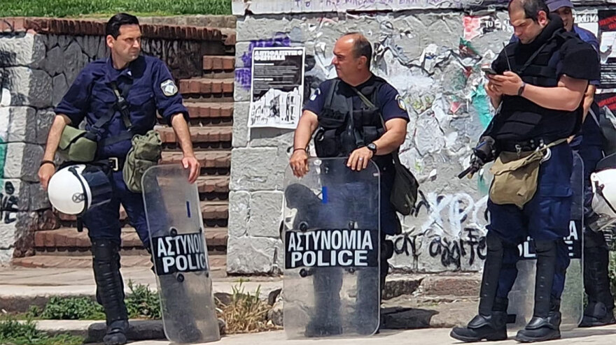 Θεσσαλονίκη: Επί ποδός η ΕΛΑΣ για το ντέρμπι - Συνελήφθη οπαδός που είχε πάνω του σπάθα  