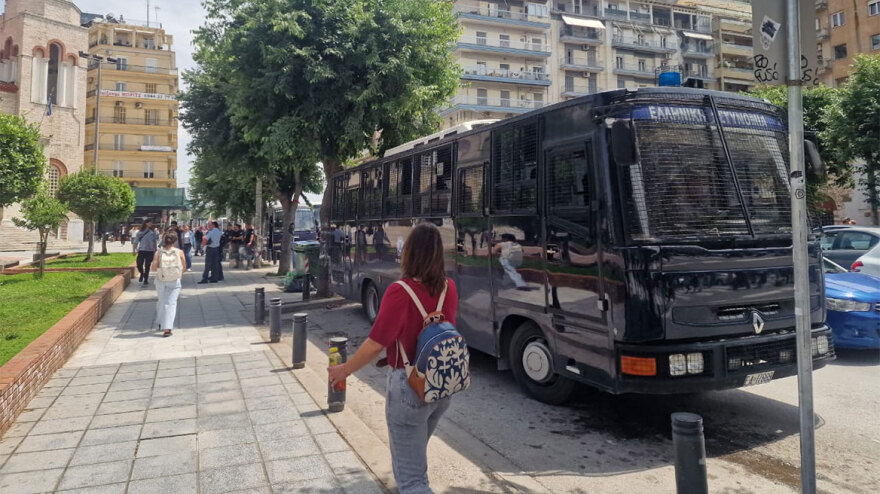 Θεσσαλονίκη: Επί ποδός η ΕΛΑΣ για το ντέρμπι - Συνελήφθη οπαδός που είχε πάνω του σπάθα  