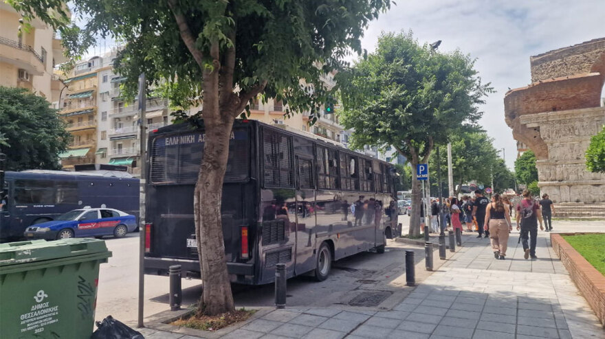 Θεσσαλονίκη: Επί ποδός η ΕΛΑΣ για το ντέρμπι - Συνελήφθη οπαδός που είχε πάνω του σπάθα  