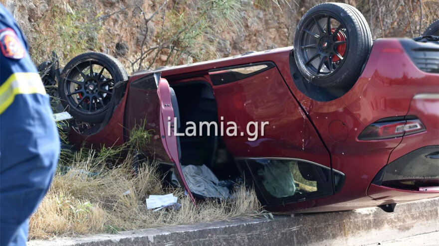 Λαμία: Τούμπαρε αυτοκίνητο σε τροχαίο ατύχημα - Φωτογραφίες