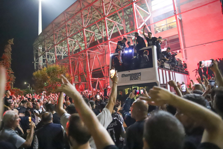 Ολονύχτιο γλέντι στον Λευκό Πύργο: Ο ΠΑΟΚ πανηγυρίζει το 4ο πρωτάθλημα της ιστορίας του - Δείτε βίντεο και φωτογραφίες 