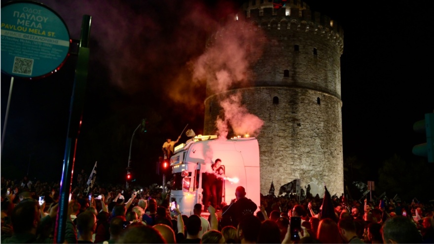 Ολονύχτιο γλέντι στον Λευκό Πύργο: Ο ΠΑΟΚ πανηγυρίζει το 4ο πρωτάθλημα της ιστορίας του - Δείτε βίντεο και φωτογραφίες 