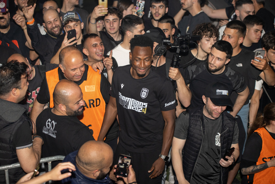 Ολονύχτιο γλέντι στον Λευκό Πύργο: Ο ΠΑΟΚ πανηγυρίζει το 4ο πρωτάθλημα της ιστορίας του - Δείτε βίντεο και φωτογραφίες 