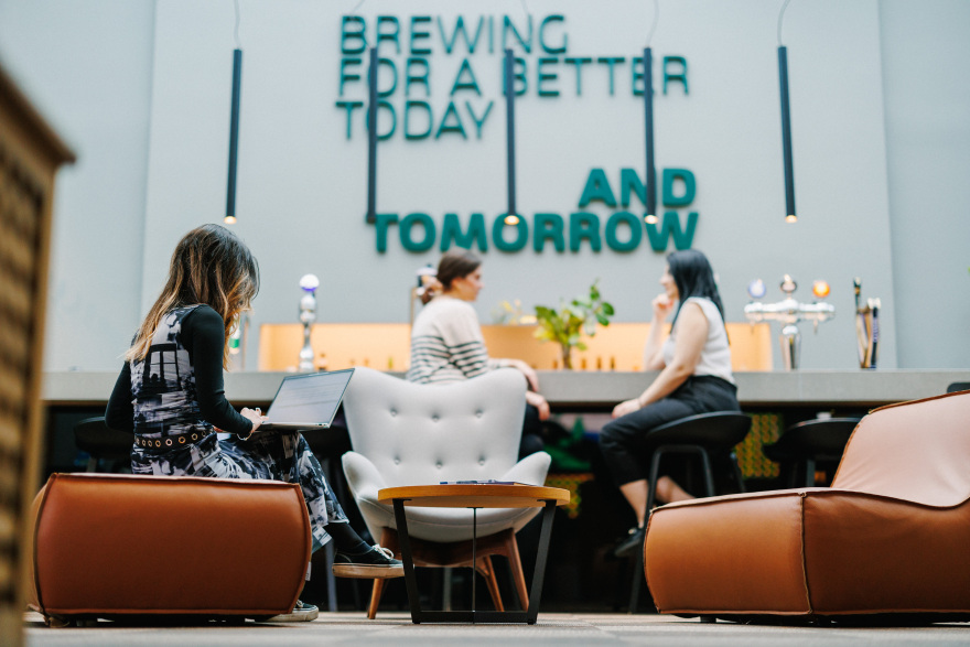 Ολυμπιακή Ζυθοποιία: Βαδίζει με συνέπεια, στοχεύοντας στο ΜΗΔΕΝ και ακόμη πιο μακριά