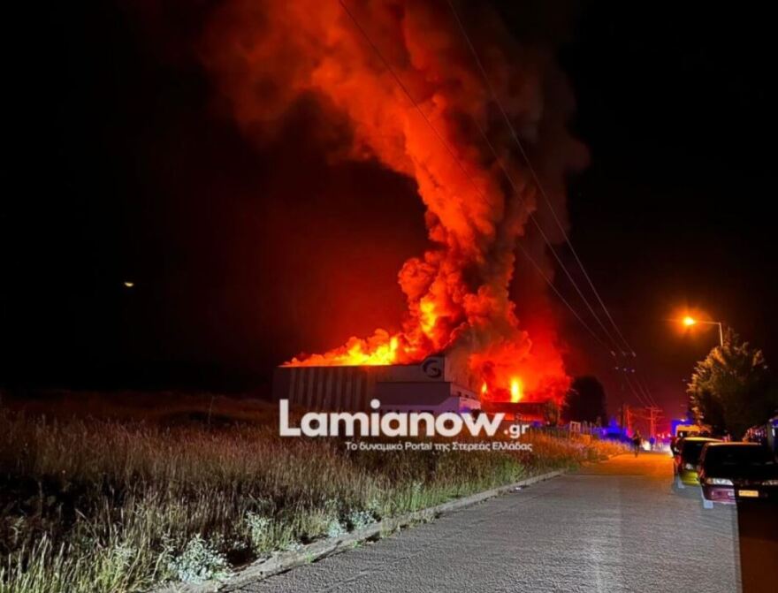 Στάχτες το εργοστάσιο με τα σχολικά γεύματα που δηλητηρίασαν μαθητές στη Λαμία - Δείτε βίντεο από drone