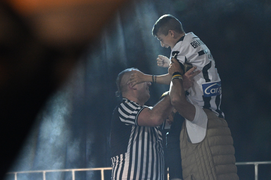 Ολονύχτιο γλέντι στον Λευκό Πύργο: Ο ΠΑΟΚ πανηγυρίζει το 4ο πρωτάθλημα της ιστορίας του - Δείτε βίντεο και φωτογραφίες 