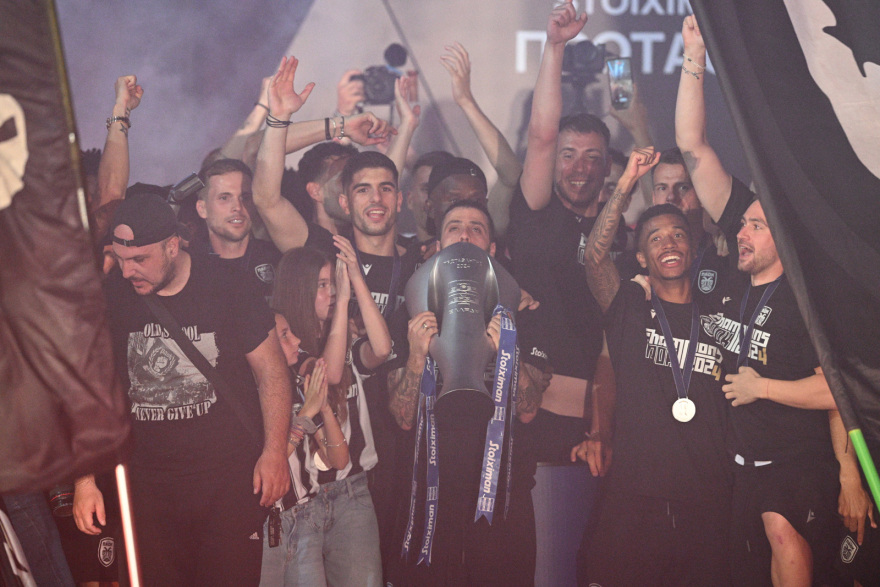 Ολονύχτιο γλέντι στον Λευκό Πύργο: Ο ΠΑΟΚ πανηγυρίζει το 4ο πρωτάθλημα της ιστορίας του - Δείτε βίντεο και φωτογραφίες 