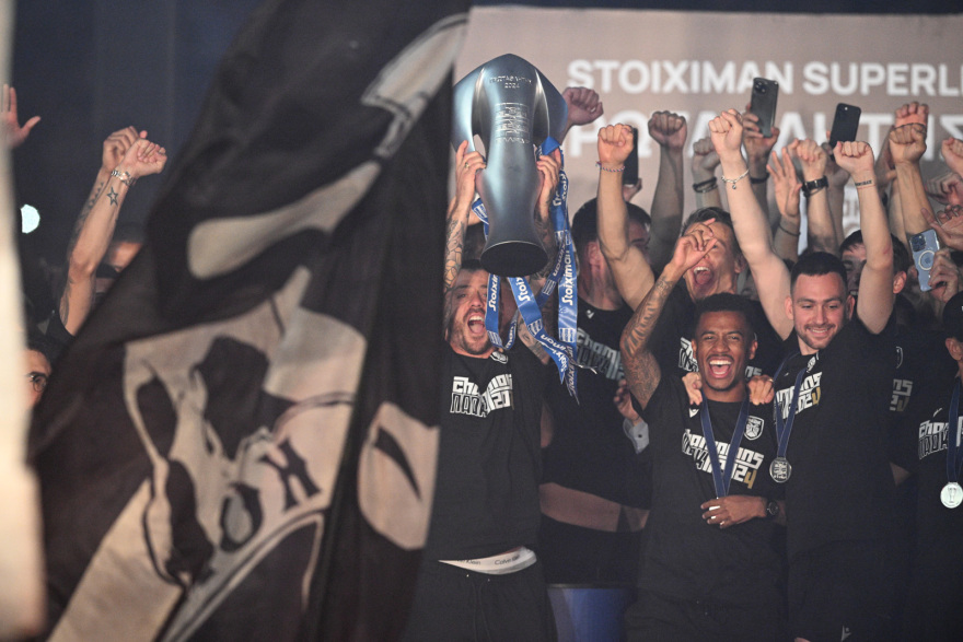 Ολονύχτιο γλέντι στον Λευκό Πύργο: Ο ΠΑΟΚ πανηγυρίζει το 4ο πρωτάθλημα της ιστορίας του - Δείτε βίντεο και φωτογραφίες 