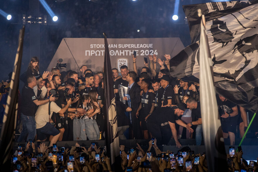 Ολονύχτιο γλέντι στον Λευκό Πύργο: Ο ΠΑΟΚ πανηγυρίζει το 4ο πρωτάθλημα της ιστορίας του - Δείτε βίντεο και φωτογραφίες 
