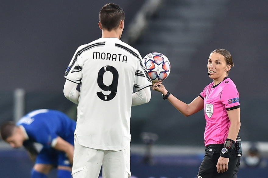 Στεφανί Φραπάρ: Η ζωή και η καριέρα της Γαλλίδας που θα σφυρίξει στον τελικό του Κυπέλλου στο Βόλο 