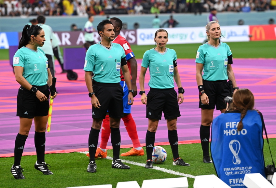 Στεφανί Φραπάρ: Η ζωή και η καριέρα της Γαλλίδας που θα σφυρίξει στον τελικό του Κυπέλλου στο Βόλο 