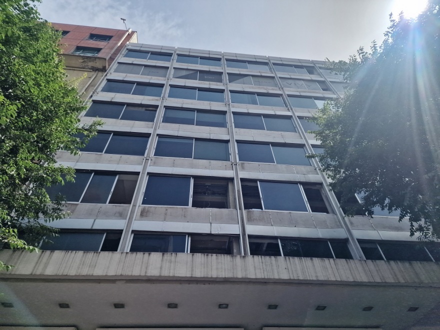 Θεσσαλονίκη: Δύο γυναίκες περπατούσαν στο δρόμο και τους έπεσαν καδρόνια στο κεφάλι - Φωτογραφίες