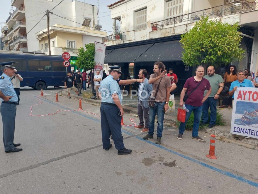 Καλαμάτα: Σήμερα η δίκη των 9 Αιγυπτίων για το ναυάγιο της Πύλου - Ένταση και 2 τραυματίες έξω από το δικαστήριο