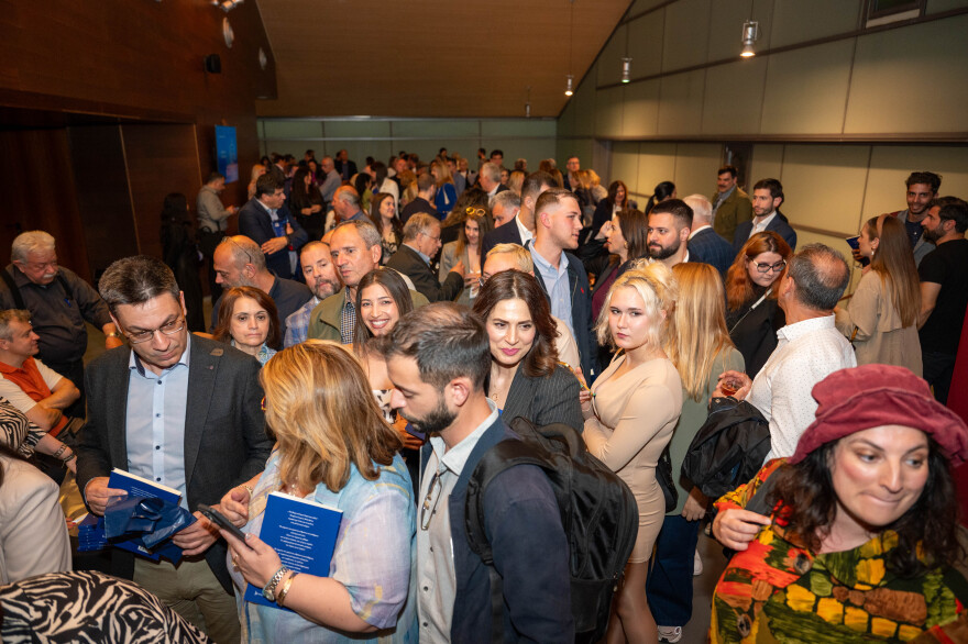 Φώτης  Καρύδας: Από τις Πρώτες Γραμμές του Ρεπορτάζ στην «Ποιητική Νοημοσύνη»