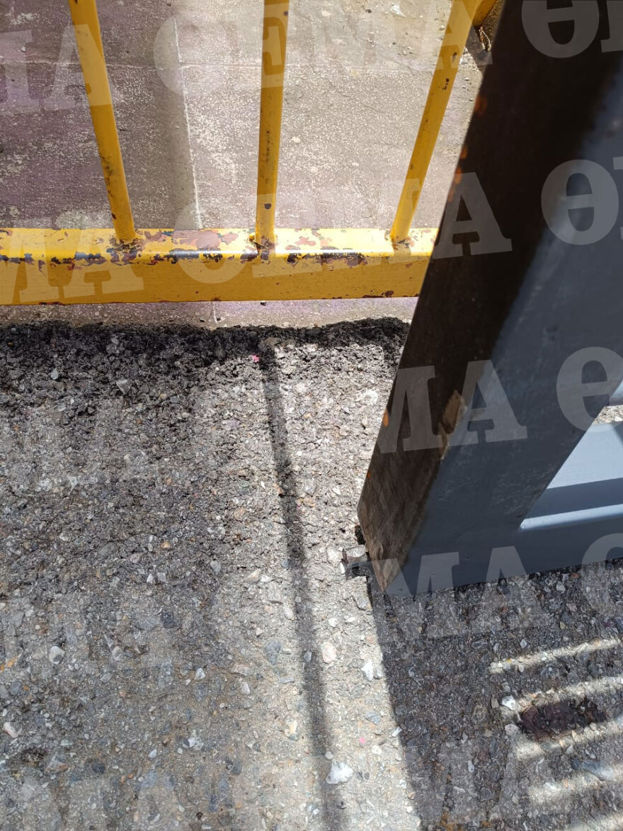 Κηφισιά: Τρεις συλλήψεις για τον τραυματισμό μαθητή από καγκελόπορτα σχολείου - Η στιγμή που τον μεταφέρουν στο νοσοκομείο - Δείτε βίντεο