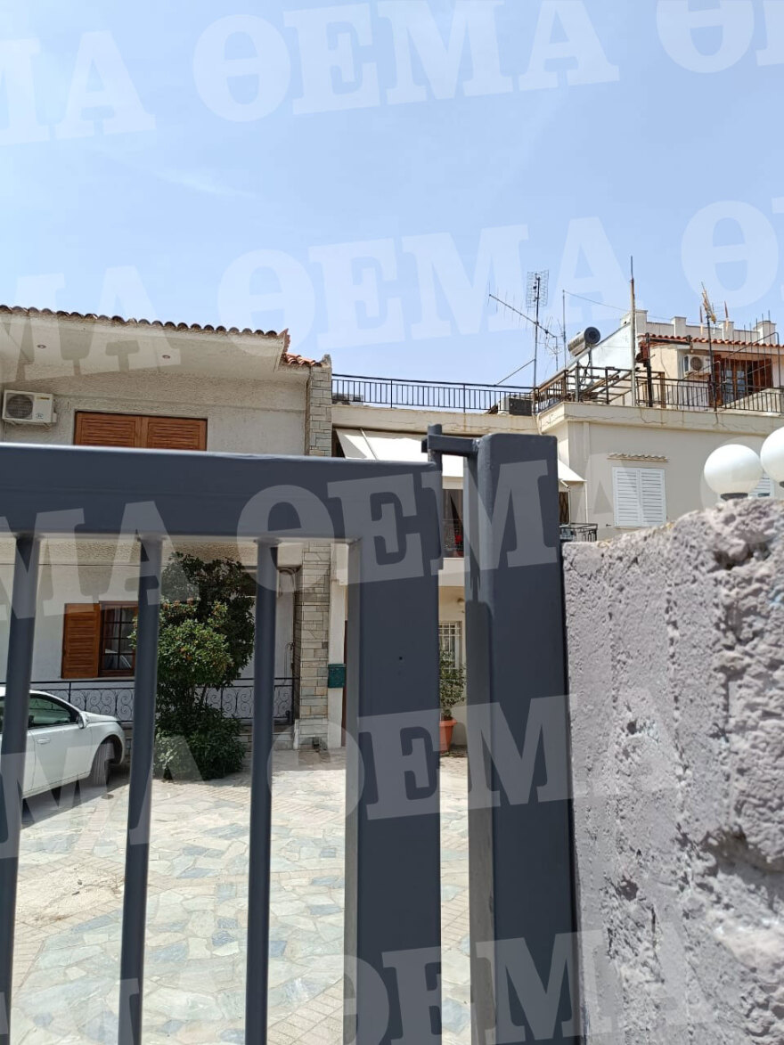 Κηφισιά: Τρεις συλλήψεις για τον τραυματισμό μαθητή από καγκελόπορτα σχολείου - Η στιγμή που τον μεταφέρουν στο νοσοκομείο - Δείτε βίντεο