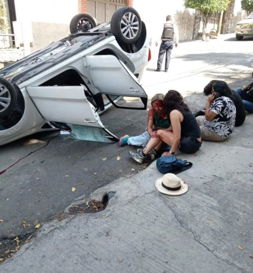 Μεξικό: Γυναίκες τράκαραν, μάτωσαν αλλά βρήκαν χρόνο για... selfie - Δείτε φωτογραφίες