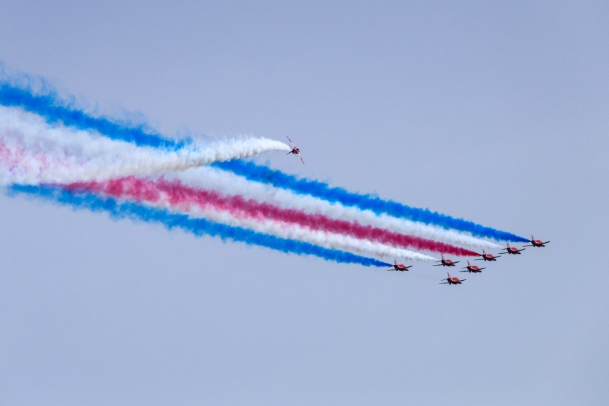 Red Arrows: Χάρισαν χρώμα στον ουρανό των Χανίων - Δείτε βίντεο και φωτογραφίες