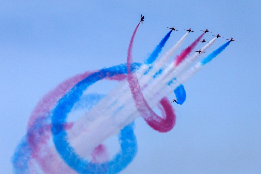 Red Arrows: Χάρισαν χρώμα στον ουρανό των Χανίων - Δείτε βίντεο και φωτογραφίες