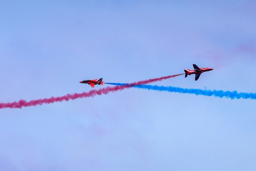 Red Arrows: Χάρισαν χρώμα στον ουρανό των Χανίων - Δείτε βίντεο και φωτογραφίες