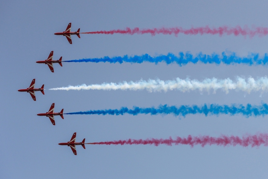 Red Arrows: Χάρισαν χρώμα στον ουρανό των Χανίων - Δείτε βίντεο και φωτογραφίες